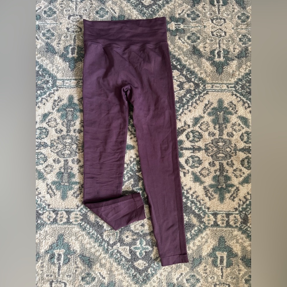 HALARA High-Waisted Scrunch Butt Lifting Leggings - Plum - Picture 3 of 5